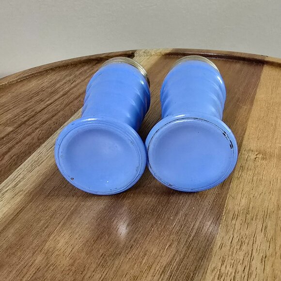 Hazel Atlas Moderntone Platonite Salt and Pepper Shakers - Picture 2 of 3